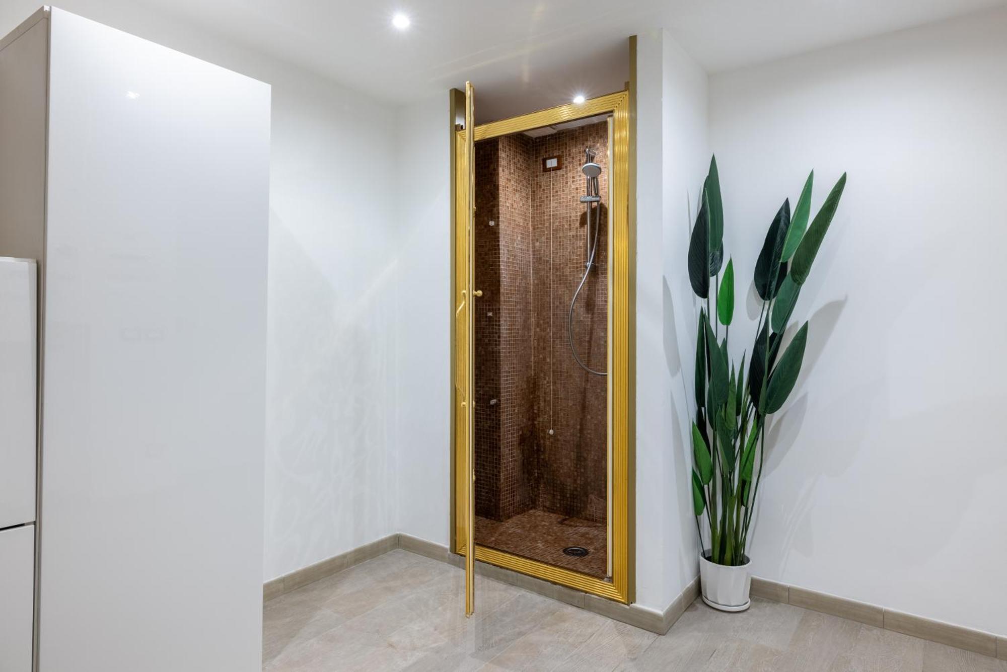 Lovely Studio Apartment - Capocci Рим Екстериор снимка